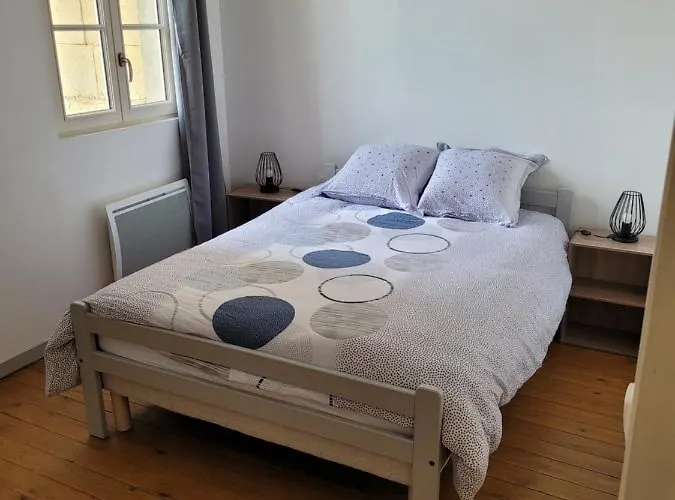 La Petite Montagne Le Puy-Notre-Dame